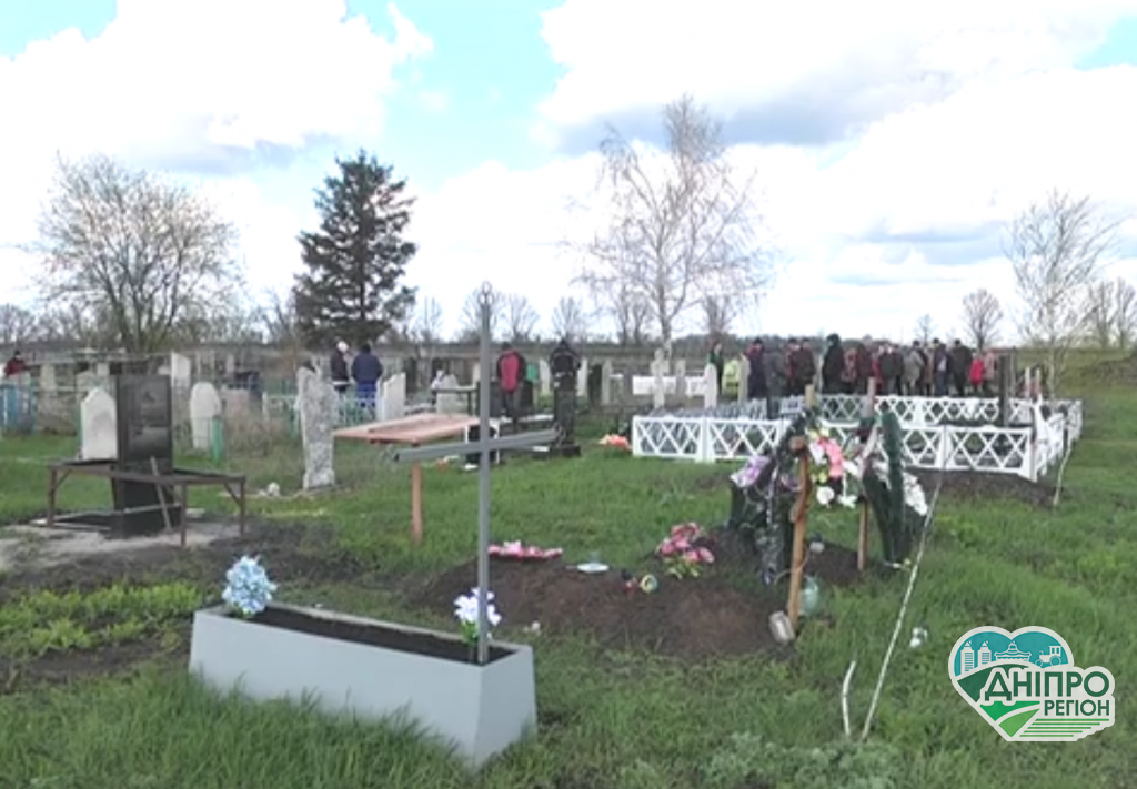 На Дніпропетровщині триває боротьба за кладовище: люди налаштовані рішуче (ВІДЕО)