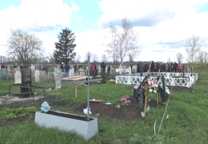 На Дніпропетровщині триває боротьба за кладовище: люди налаштовані рішуче (ВІДЕО)