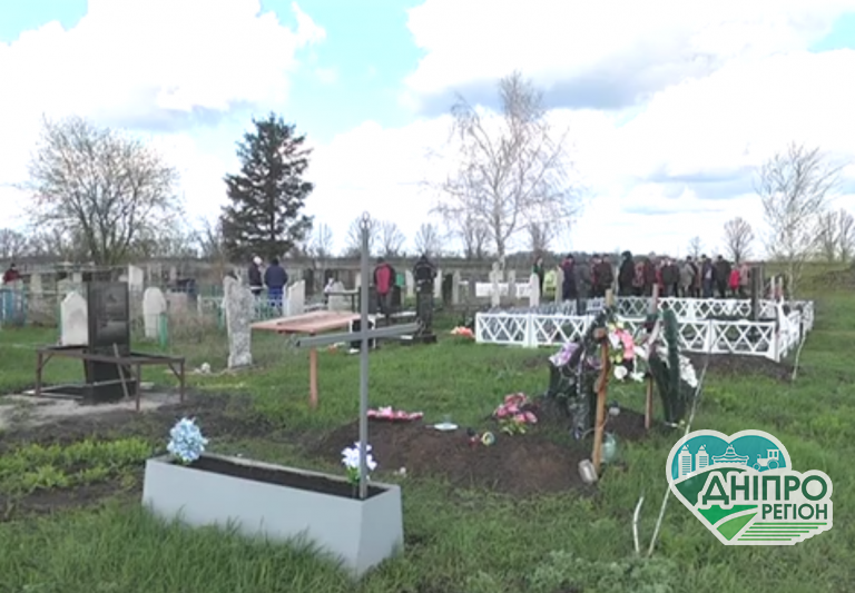 На Дніпропетровщині триває боротьба за кладовище: люди налаштовані рішуче (ВІДЕО)