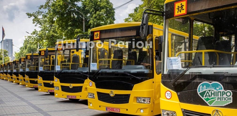 Школи Дніпропетровщини отримали 26 нових автобусів: кому пощастило (ФОТО) Школи Дніпропетровщини отримали 26 нових автобусів: кому пощастило (ФОТО)