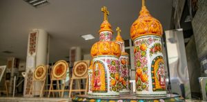 У ДніпроОДА презентували виставку відомої майстрині петриківського розпису та її студентів (ФОТО)