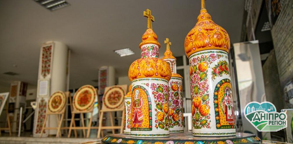 У ДніпроОДА презентували виставку відомої майстрині петриківського розпису та її студентів (ФОТО) У ДніпроОДА презентували виставку відомої майстрині петриківського розпису та її студентів (ФОТО)