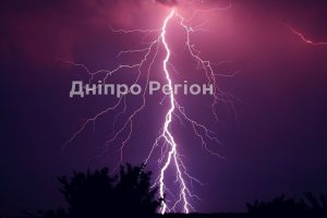 Миттєва смерть: на Дніпропетровщині блискавка вбила чоловіка, який їхав на велосипеді