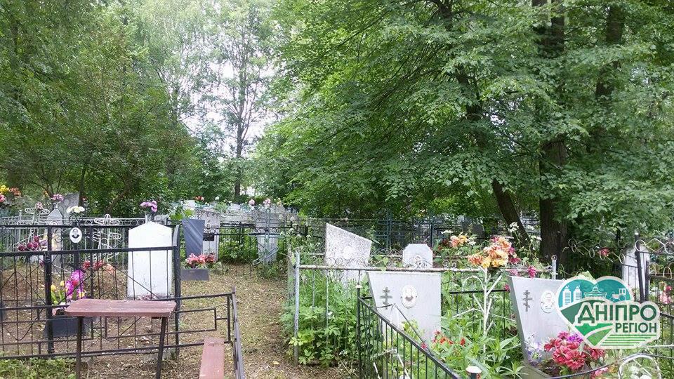 Як в Дніпрі буде ходити транспорт на кладовища у поминальні дні Як в Дніпрі буде ходити транспорт на кладовища у поминальні дні