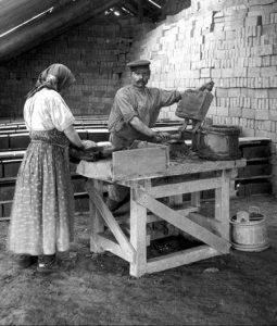 На Дніпропетровщині знайшли унікальну стару цеглу (ФОТО)