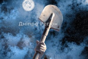 Лопатою по голові заради 2000 грн: на Дніпропетровщині злодій вбив охоронця на очах у його 5-річного сина
