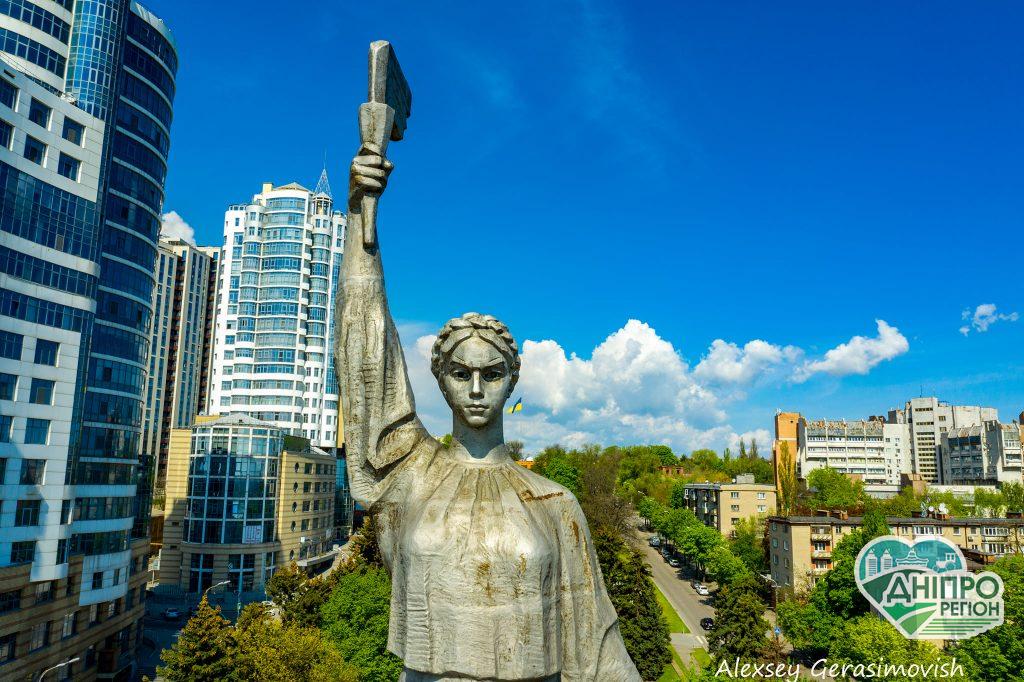 Як в Дніпрі з висоти пташиного лету виглядає Монумент Вічної Слави (КРАСИВІ ФОТО)