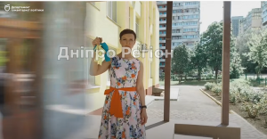 Сьогодні лунає останній дзвоник. У Дніпрі директора шкіл привітали учнів зі святом (ВІДЕО)