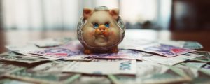 “Карантинні” 8 тисяч: чому допомогу отримав лише кожен третій