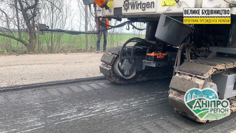 На Дніпропетровщині дорогу Одарівка – Томаківка – Вищетарасівка ремонтують уперше за 55 років (ФОТО) На Дніпропетровщині дорогу Одарівка – Томаківка – Вищетарасівка ремонтують уперше за 55 років (ФОТО)