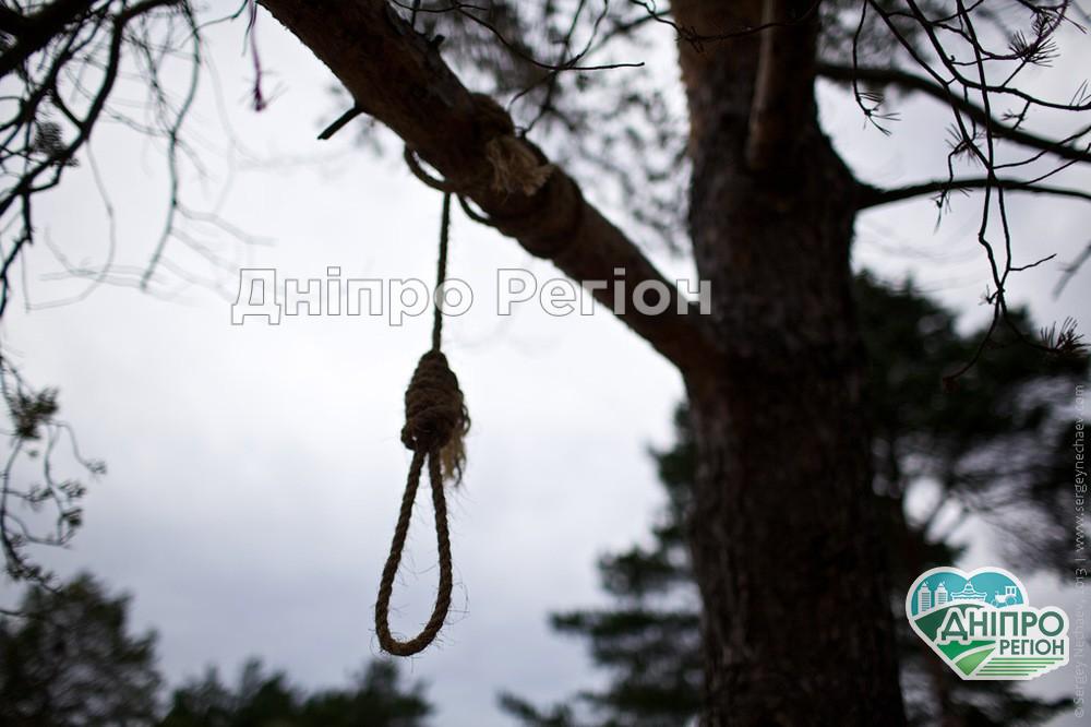 Скелетований труп висів на мотузці: на Дніпропетровщині знайшли чоловіка, який пропав без вісти Скелетований труп висів на мотузці: на Дніпропетровщині знайшли чоловіка, який пропав без вісти