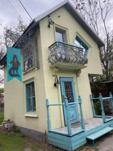 “Чарівний будиночок” в центрі Дніпра: усі в захваті від побаченого (ФОТО)