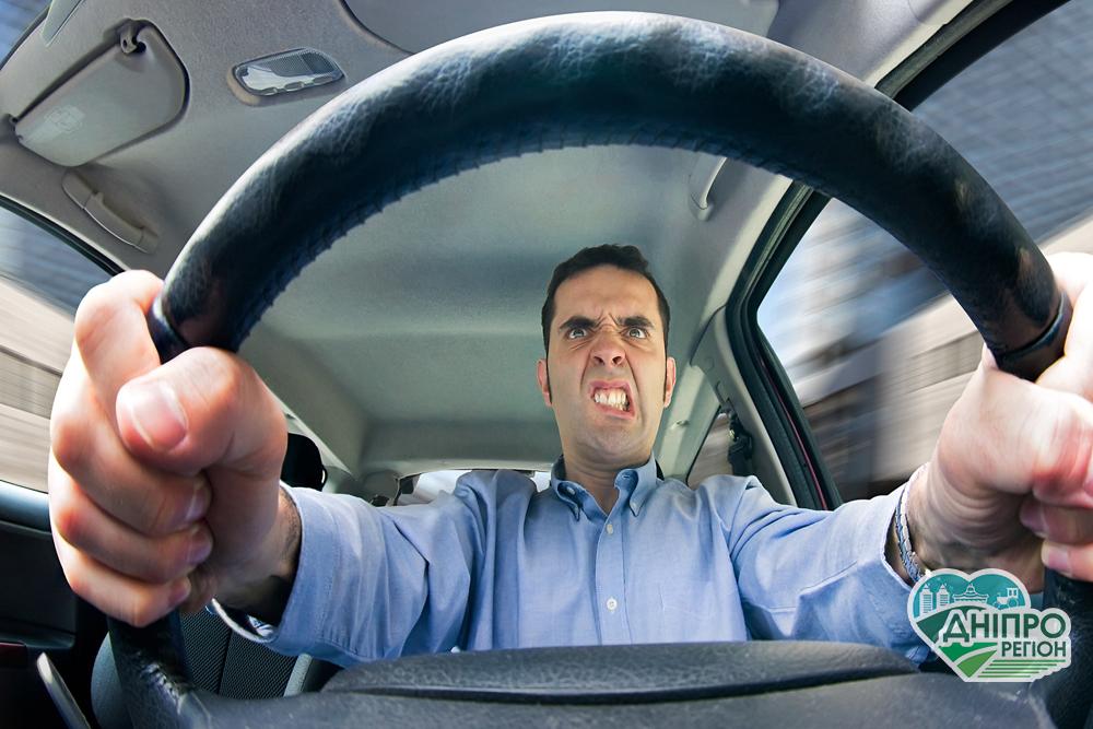 У Дніпрі змінено швидкісний режим з 70 км/год на 50 км/год На Дніпропетровщині почали видавати нові водійські права, де є група крові і згода на донорство (ВІДЕО)