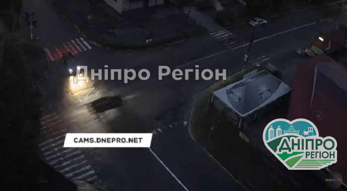 Пішохода відкинуло в повітря на кілька метрів: під Дніпром чоловіка на “зебрі” на смерть збило авто (ВІДЕО) Пішохода відкинуло в повітря на кілька метрів: під Дніпром чоловіка на "зебрі" на смерть збило авто (ВІДЕО)