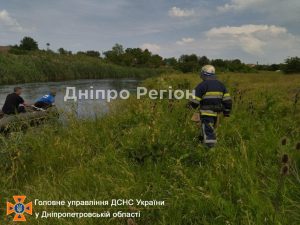 На Дніпропетровщині потонула 10-річна дитина: рятувальники витягли тіло (ФОТО)