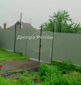 На Дніпропетровщині дівчину з телефоном в руках дивом не вбила блискавка (ВІДЕО)