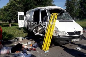 На Дніпропетровщині внаслідок ДТП загинуло 2 людей, 8 постраждало (ФОТО)
