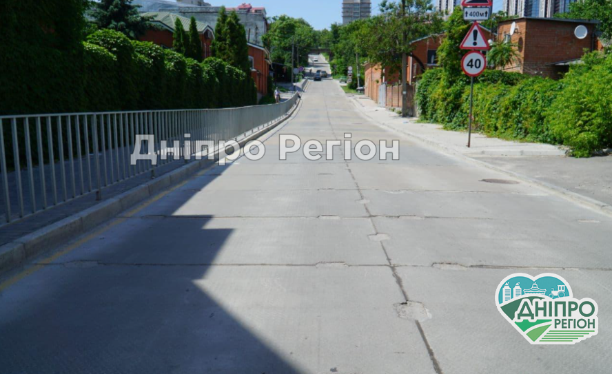 У Дніпрі Селянський узвіз підрядник відремонтував власним коштом У Дніпрі Селянський узвіз підрядник відремонтував власним коштом