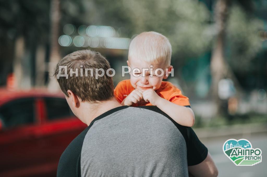 Резонанс у Покрові: на Дніпропетровщині чоловік ударив хлопчика на дитячому майданчику Резонанс у Покрові: на Дніпропетровщині чоловік ударив хлопчика на дитячому майданчику