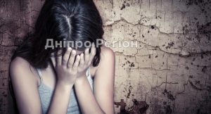 Під Дніпром батько розбещував 11-річну доньку, схиляв до сексу