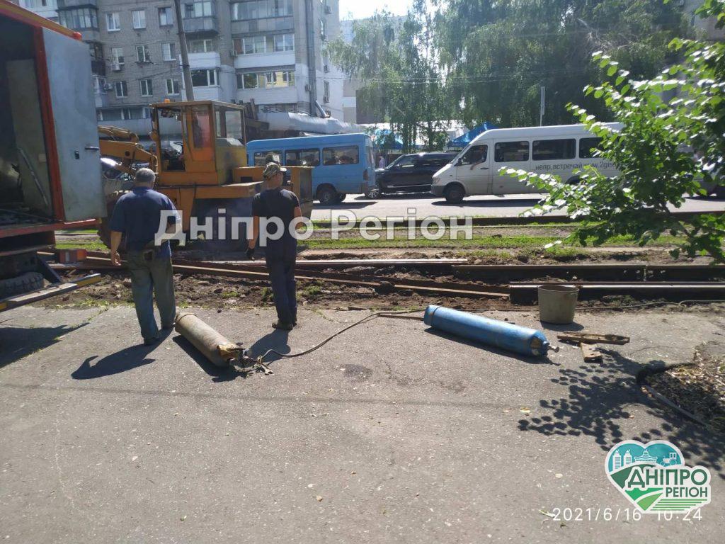У Дніпрі на Гагаріна розібрали рельси, трамвай не ходить (ФОТО) У Дніпрі на Гагаріна розібрали рельси, трамвай не ходить (ФОТО)