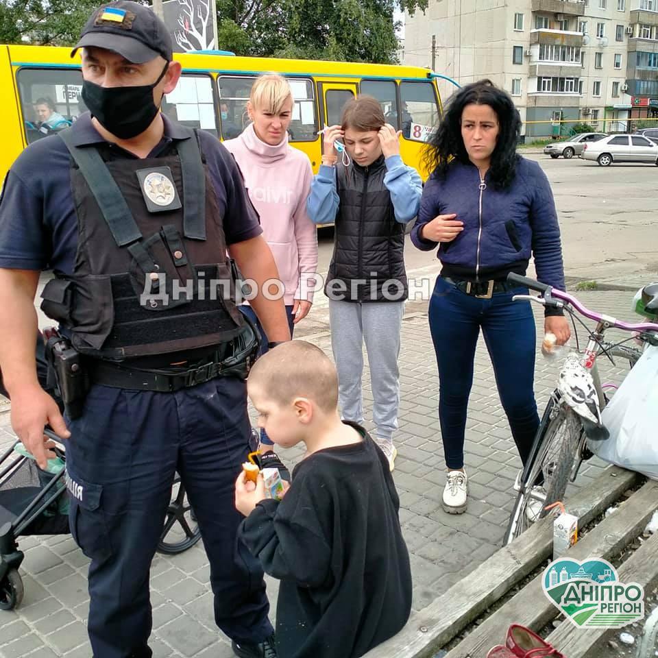 Люди не пройшли повз: на Дніпропетровщині загубився маленький хлопчик (ФОТО) На Дніпропетровщині загубився маленький хлопчик, він голодний и замерз (ФОТО)