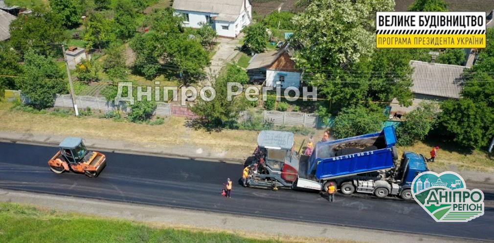 Колись тут їхали і плакали: під Дніпром ремонтують дорогу Партизанське-Лобойківка (ФОТО) Колись тут їхали і плакали: під Дніпром ремонтують дорогу Партизанське-Лобойківка (ФОТО)