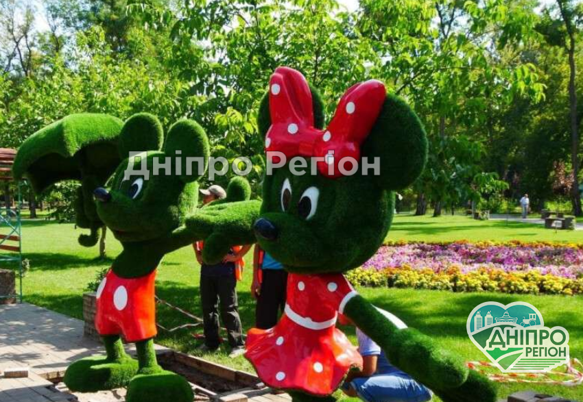 Міккі Маус і Губка Боб: під Дніпром знаходиться парк унікальних скульптур (Фото) Міккі Маус і Губка Боб: під Дніпром знаходиться парк унікальних скульптур (Фото)