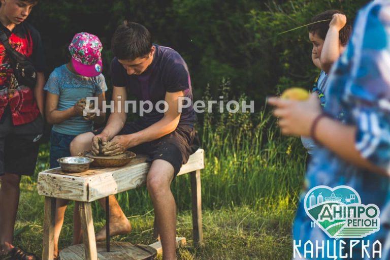 На Дніпропетровщині працює стародавній гончарний центр, датований 6-8 століттям н. е. (ФОТО) На Дніпропетровщині працює стародавній гончарний центр, датований вченими 6-8 століттям н. е. (ФОТО)