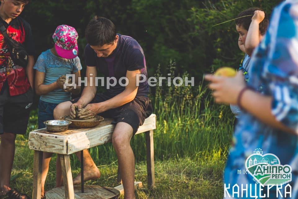 На Дніпропетровщині працює стародавній гончарний центр, датований 6-8 століттям н. е. (ФОТО) На Дніпропетровщині працює стародавній гончарний центр, датований вченими 6-8 століттям н. е. (ФОТО)