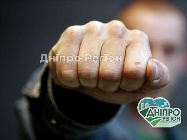 Побив військовослужбовця депутат міськради на Дніпропетровщині (відео) Врятувала жінка: у Дніпрі наркомани побили підлітка і його батька, який прибіг на захист сина