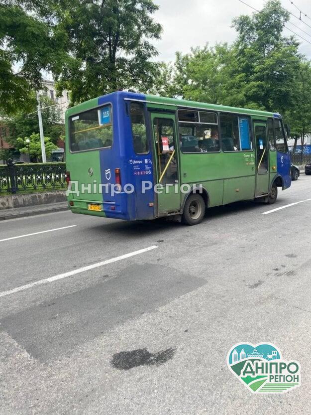 У Дніпрі водій маршрутки № 113 вигнав пасажирку, бо не було чим давати решту У Дніпрі водій маршрутки № 113 вигнав пасажирку, бо не було чим давати решту