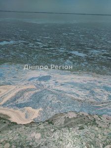 На Нікопольщині біля дамби Каховського водосховища зацвіла річка Дніпро (ФОТО)