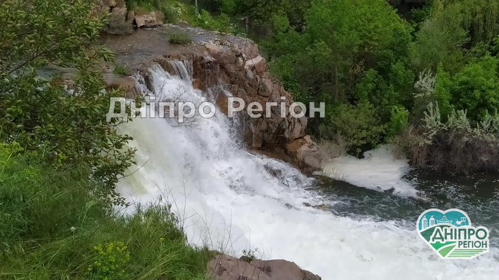 На Дніпропетровщині на Карачунах є водоспад, який називають молодшим братом Ніагари (ФОТО) На Дніпропетровщині на Карачунах є водоспад, який називають молодшим братом Ніагари (ФОТО)