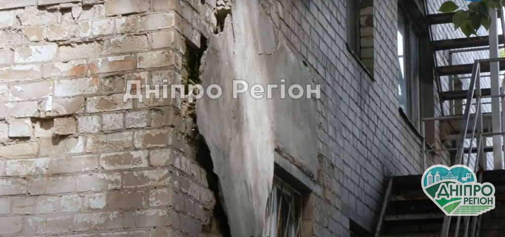 У Дніпрі розгорівся скандал: людей виселяють із гуртожитка (ВІДЕО) У Дніпрі розгорівся скандал: людей виселяють із гуртожитка (ВІДЕО)