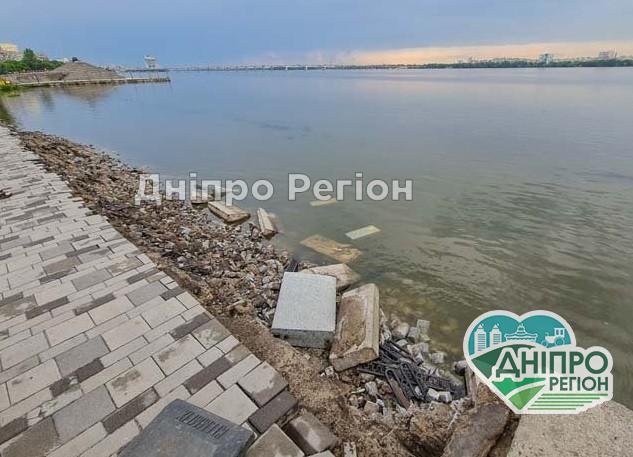 У Дніпрі дощем змило набережну: коли та за скільки її відремонтують У Дніпрі дощем змило набережну: коли та за скільки її відремонтують