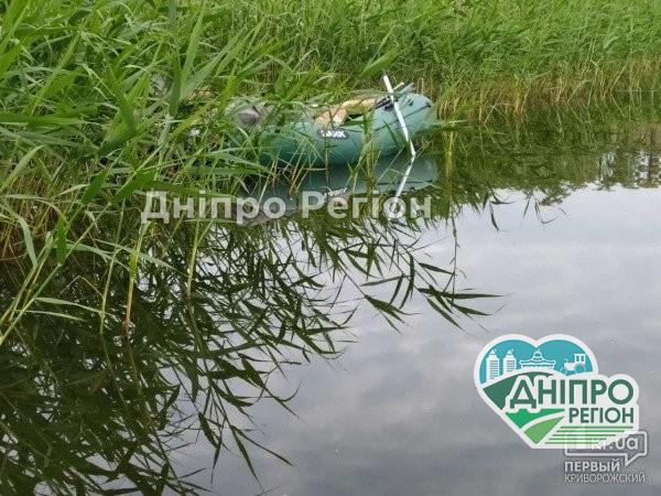 На Дніпропетровщині у човні виявили труп чоловіка (ФОТО) На Дніпропетровщині у човні виявили труп мертвого чоловіка (ФОТО)
