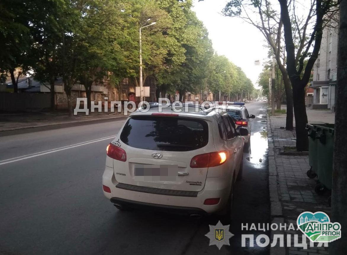 Побили та заштовхали чоловіка в багажник: на Дніпропетровщині затримали групу вимагачів (ФОТО)