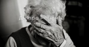 Забрала все до копійки: під Дніпром аферистка поміняла пенсіонерці всі заощадження на фальшивки