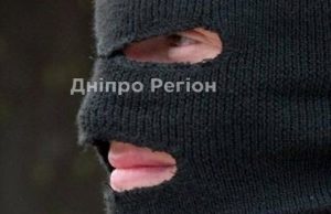 Забрали все: під Дніпром троє чоловіків вночі увірвались до пенсіонерки та обікрали дім