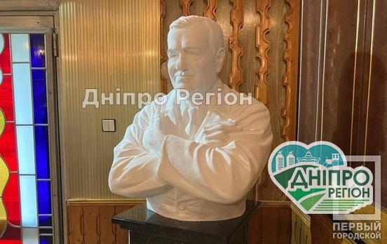 На Дніпропетровщині відкрили погруддя відомому лікарю, завдяки якому на світ з`явились 7 тисяч дітей На Дніпропетровщині відкрили погруддя відомому лікарю, завдяки якому на світ з`явились 7 тисяч дітей