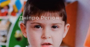 Матір допитує поліція: що відомо про померлого 8-річного хлопчика та його сім`ю у Покрові (ВІДЕО)