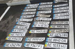 У Дніпрі через зливу багато автівок загубили номери: оголошеннями рясніють соцмережі