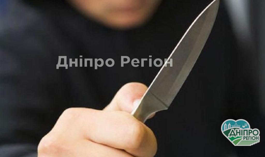 На Дніпропетровщині 19-річна донька ножем порізала свого батька під час сварки На Дніпропетровщині 19-річна донька ножем порізала свого батька під час сварки