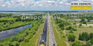 Нарешті поїздимо якісною дорогою: на Дніпропетровщині ремонтують трасу, яка з’єднує 3 райони області (ФОТО)
