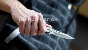 У Дніпрі жінка викликала швидку хворому чоловіку, а він кулаком в обличчя ударив медика (ФОТО)