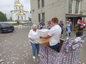 У Підгородному оригінально привітали з днем народження колишнього екс-мера (ФОТО)