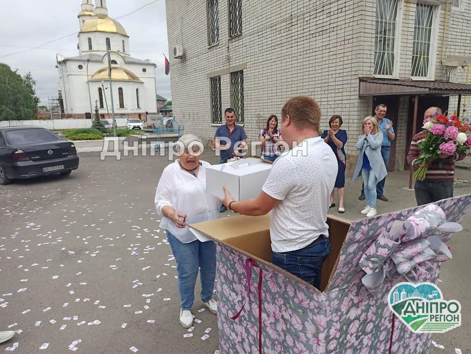 У Підгородному оригінально привітали з днем народження колишнього екс-мера (ФОТО) У Підгородному оригінально привітали з днем народження колишнього екс-мера (ФОТО)