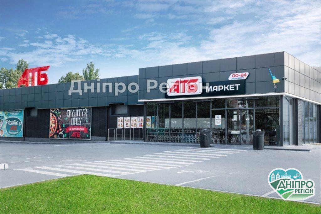 У супермаркеті поліцейські силою вивели покупця, який відмовлявся надіти маску (ВІДЕО) В АТБ поліцейські силою вивели покупця, бо він відмовлявся надіти маску (ВІДЕО)