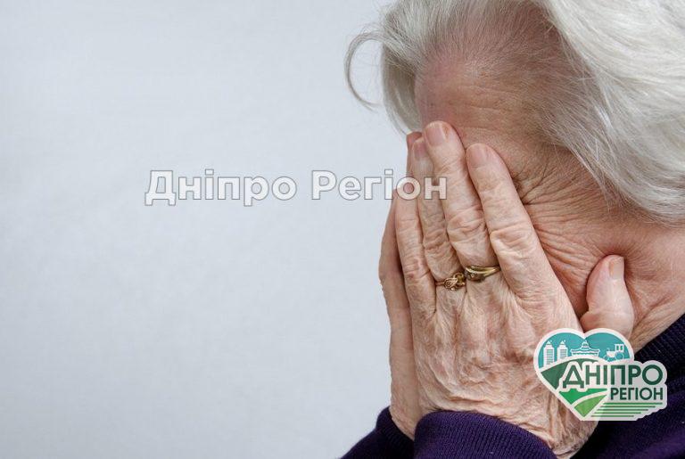Стій, бабуля, стій: у Дніпрі водій маршрутки закрив двері перед обличчям бабусі